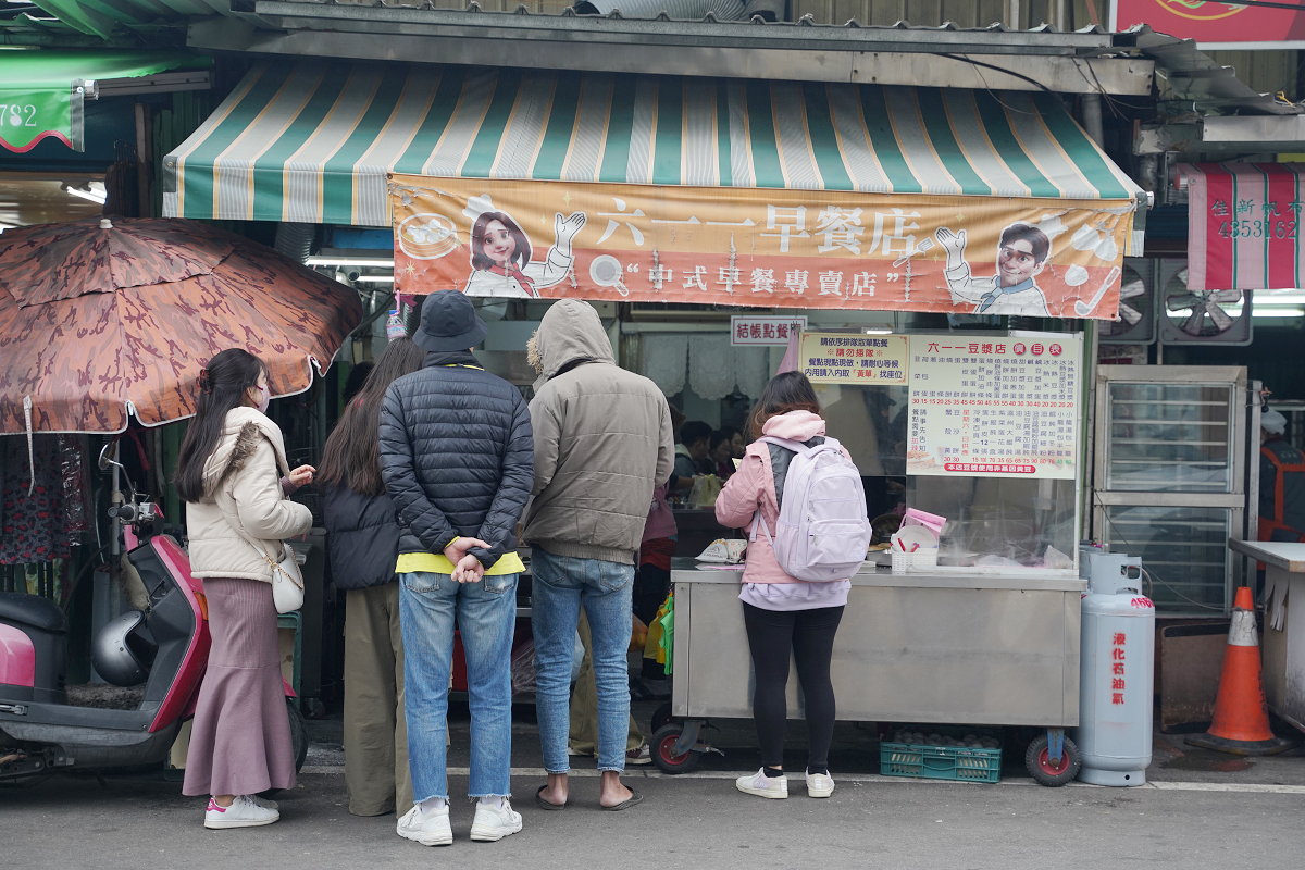 【六一一豆漿店】中壢老字號中式早餐專賣店 萬利市場平價美食 美味必點小籠湯包/油條蛋餅