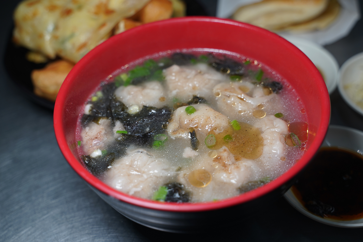 【六一一豆漿店】中壢老字號中式早餐專賣店 萬利市場平價美食 美味必點小籠湯包/油條蛋餅