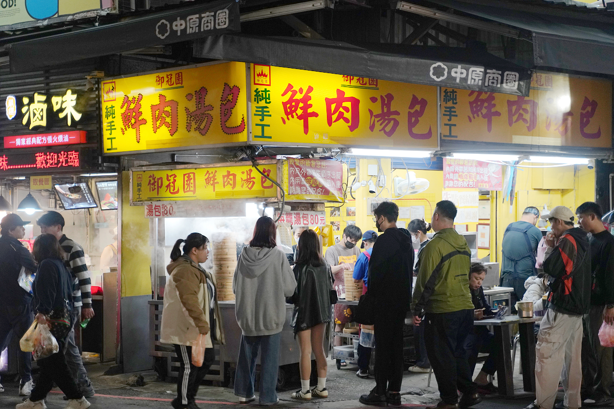 【御冠園鮮肉湯包專賣店】中原夜市超人氣排隊美食 純手工現包現蒸 美味必點中壢鮮肉湯包推薦