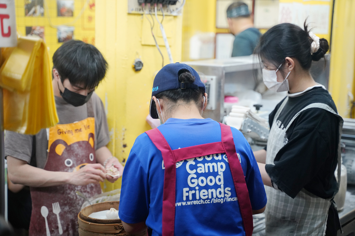【御冠園鮮肉湯包專賣店】中原夜市超人氣排隊美食 純手工現包現蒸 美味必點中壢鮮肉湯包推薦