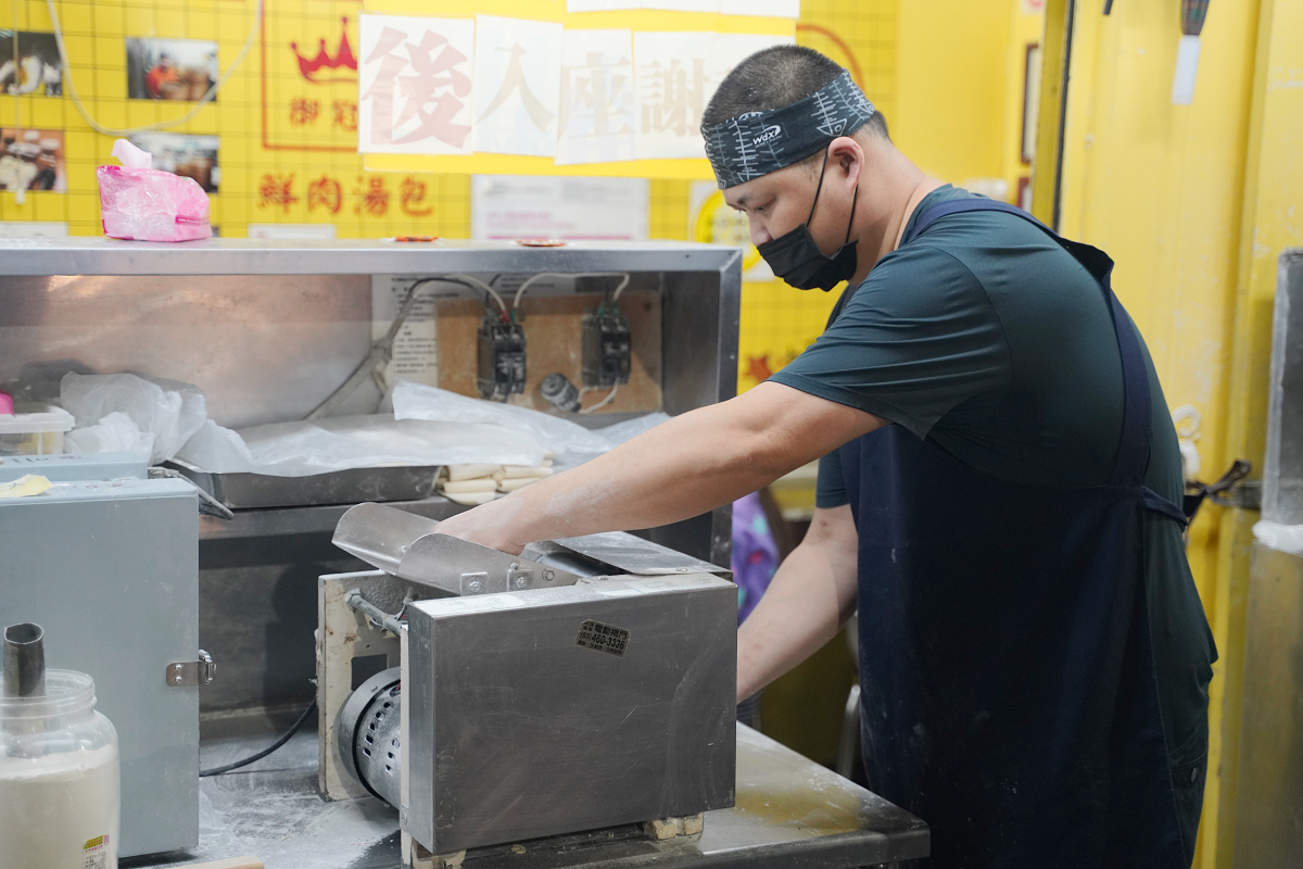 【御冠園鮮肉湯包專賣店】中原夜市超人氣排隊美食 純手工現包現蒸 美味必點中壢鮮肉湯包推薦