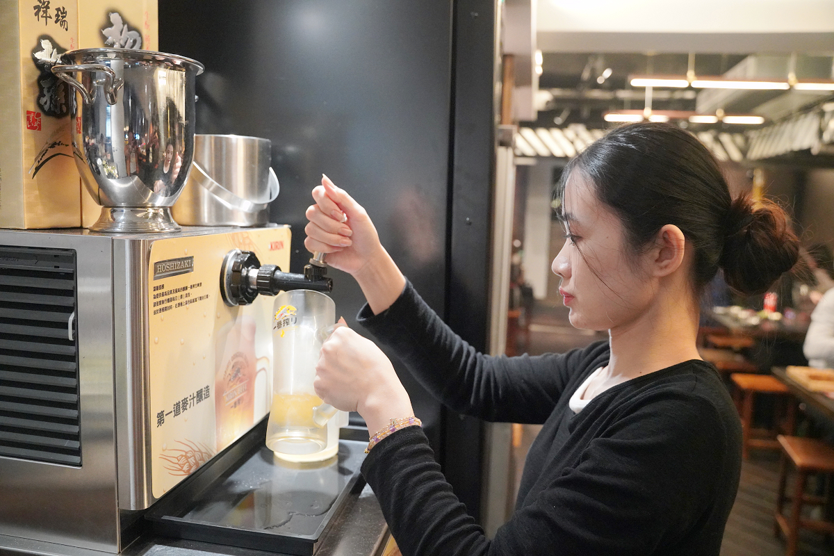 【羊騷殿台北忠孝店】台北東區串燒店推薦 自動旋轉燒烤超方便 人氣必點羊肉串/紅燒帶皮羊肉爐 - 第10張圖 【羊騷殿台北忠孝店】台北東區串燒店推薦 自動旋轉燒烤超方便 人氣必點羊肉串/紅燒帶皮羊肉爐