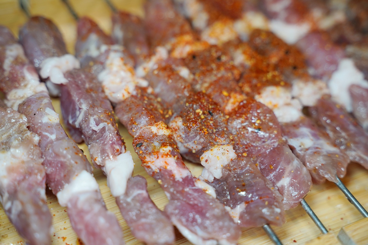 【羊騷殿台北忠孝店】台北東區串燒店推薦 自動旋轉燒烤超方便 人氣必點羊肉串/紅燒帶皮羊肉爐 - 第12張圖 【羊騷殿台北忠孝店】台北東區串燒店推薦 自動旋轉燒烤超方便 人氣必點羊肉串/紅燒帶皮羊肉爐