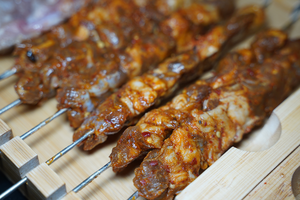 【羊騷殿台北忠孝店】台北東區串燒店推薦 自動旋轉燒烤超方便 人氣必點羊肉串/紅燒帶皮羊肉爐 - 第14張圖 【羊騷殿台北忠孝店】台北東區串燒店推薦 自動旋轉燒烤超方便 人氣必點羊肉串/紅燒帶皮羊肉爐