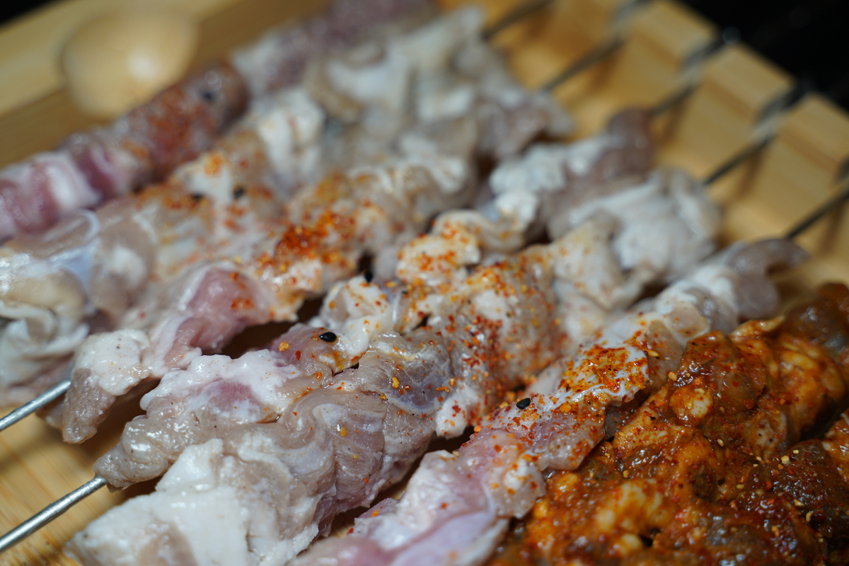 【羊騷殿台北忠孝店】台北東區串燒店推薦 自動旋轉燒烤超方便 人氣必點羊肉串/紅燒帶皮羊肉爐 - 第15張圖 【羊騷殿台北忠孝店】台北東區串燒店推薦 自動旋轉燒烤超方便 人氣必點羊肉串/紅燒帶皮羊肉爐