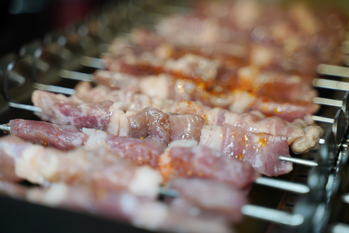 【羊騷殿台北忠孝店】台北東區串燒店推薦 自動旋轉燒烤超方便 人氣必點羊肉串/紅燒帶皮羊肉爐 - 第16張圖 【羊騷殿台北忠孝店】台北東區串燒店推薦 自動旋轉燒烤超方便 人氣必點羊肉串/紅燒帶皮羊肉爐