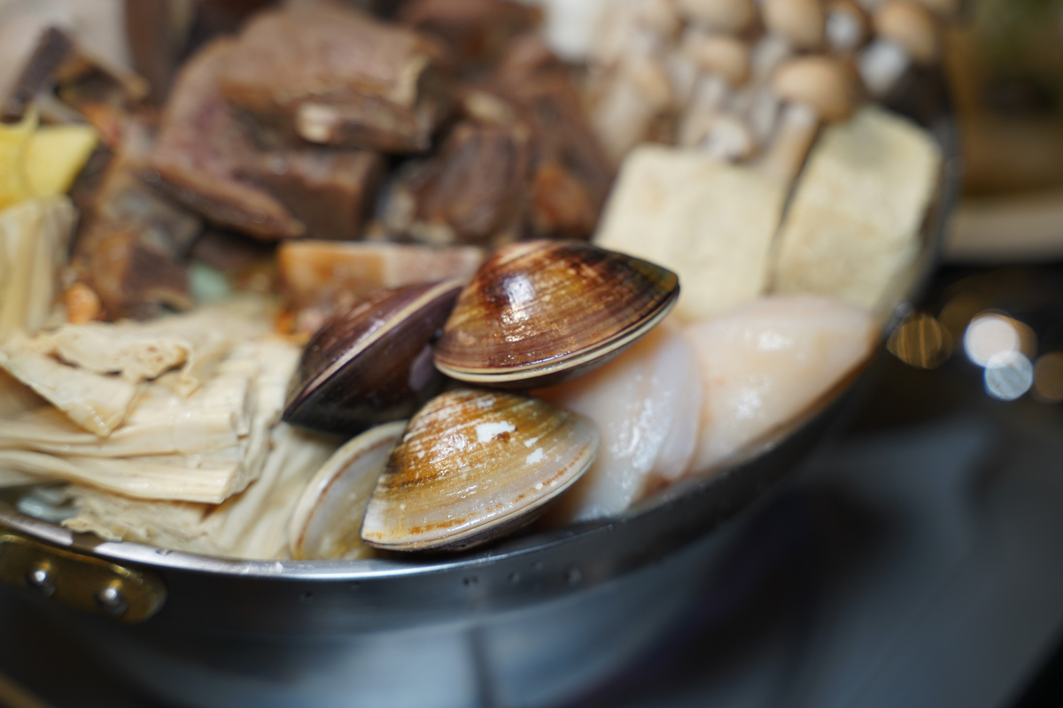 【羊騷殿台北忠孝店】台北東區串燒店推薦 自動旋轉燒烤超方便 人氣必點羊肉串/紅燒帶皮羊肉爐 - 第32張圖 【羊騷殿台北忠孝店】台北東區串燒店推薦 自動旋轉燒烤超方便 人氣必點羊肉串/紅燒帶皮羊肉爐