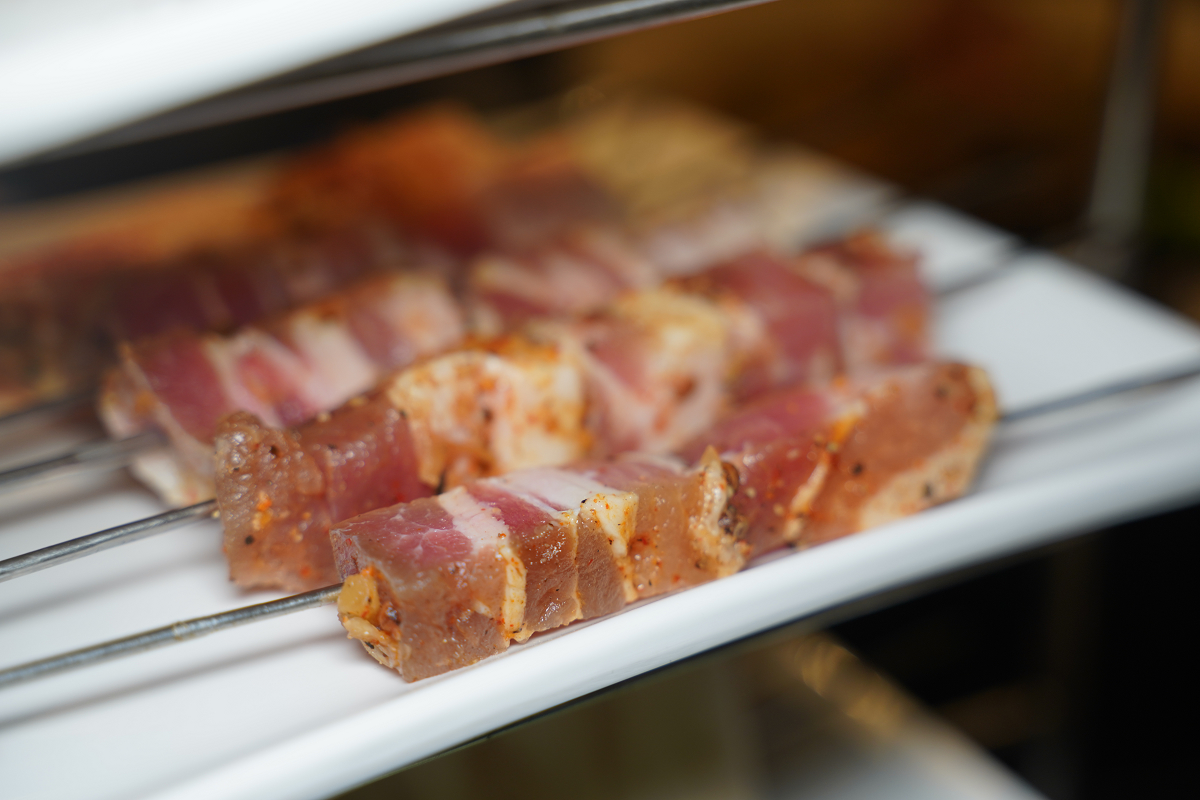 【羊騷殿台北忠孝店】台北東區串燒店推薦 自動旋轉燒烤超方便 人氣必點羊肉串/紅燒帶皮羊肉爐 - 第34張圖 【羊騷殿台北忠孝店】台北東區串燒店推薦 自動旋轉燒烤超方便 人氣必點羊肉串/紅燒帶皮羊肉爐