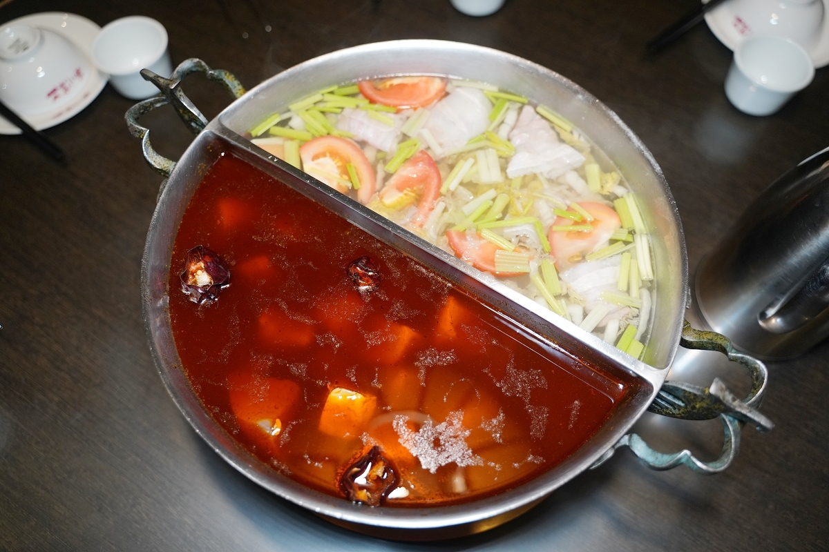 【華川宴麻辣火鍋蘆竹店】桃園蘆竹南崁麻辣火鍋推薦 特香麻辣+東北酸菜 麻辣鴨血豆腐免費續加 - 第10張圖
