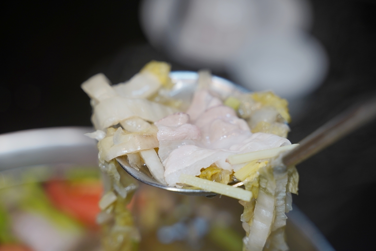 【華川宴麻辣火鍋蘆竹店】桃園蘆竹南崁麻辣火鍋推薦 特香麻辣+東北酸菜 麻辣鴨血豆腐免費續加 - 第12張圖