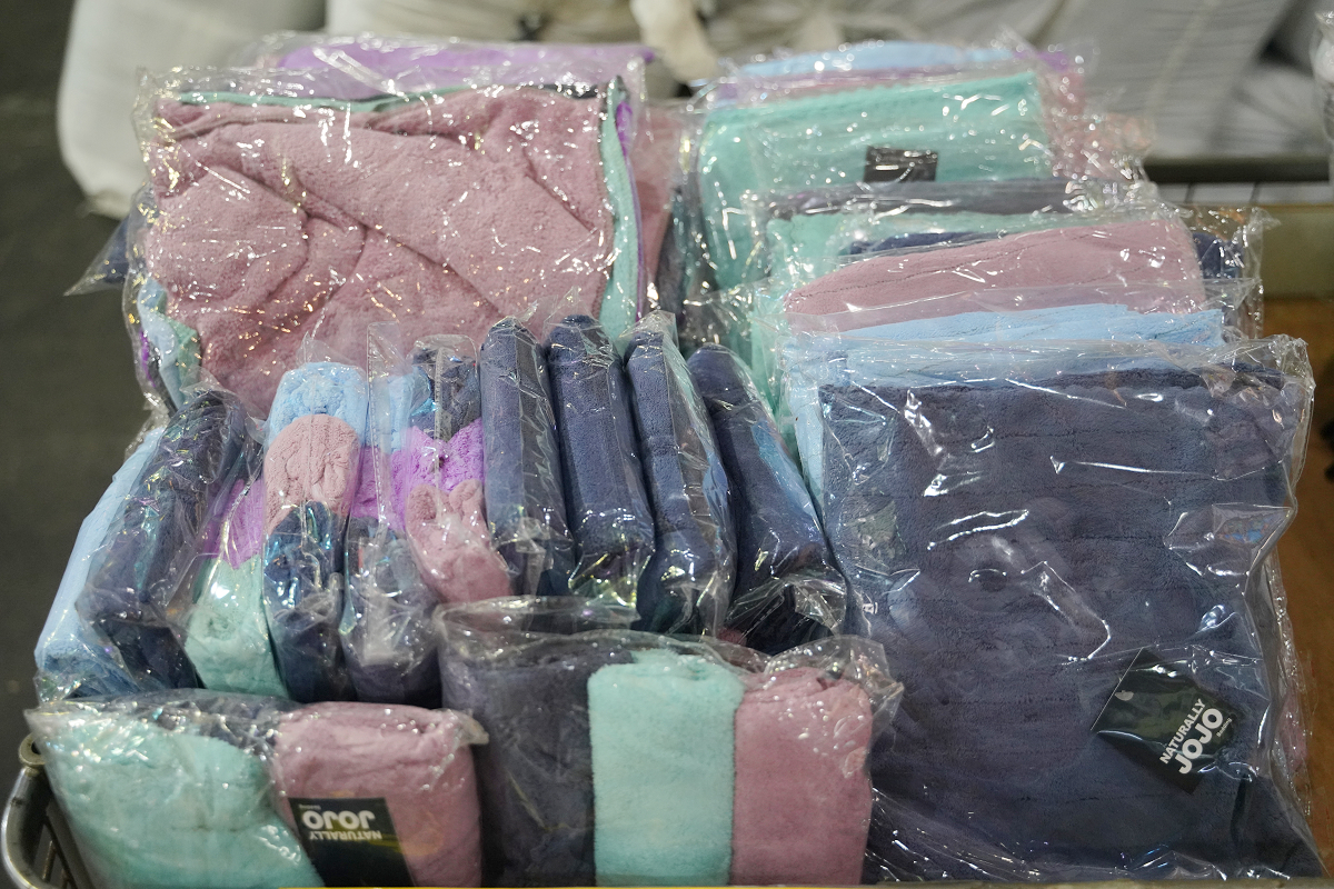 【宏海寢具年度廠拍特賣會】北台灣最大寢具特賣 價格全面下殺一件不留 石墨烯羊毛被/天然乳膠枕排隊價只要399元