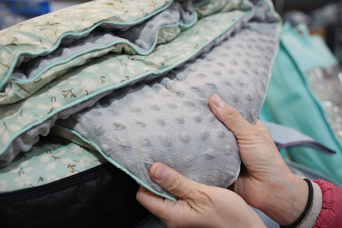 【宏海寢具年度廠拍特賣會】北台灣最大寢具特賣 價格全面下殺一件不留 石墨烯羊毛被/天然乳膠枕排隊價只要399元