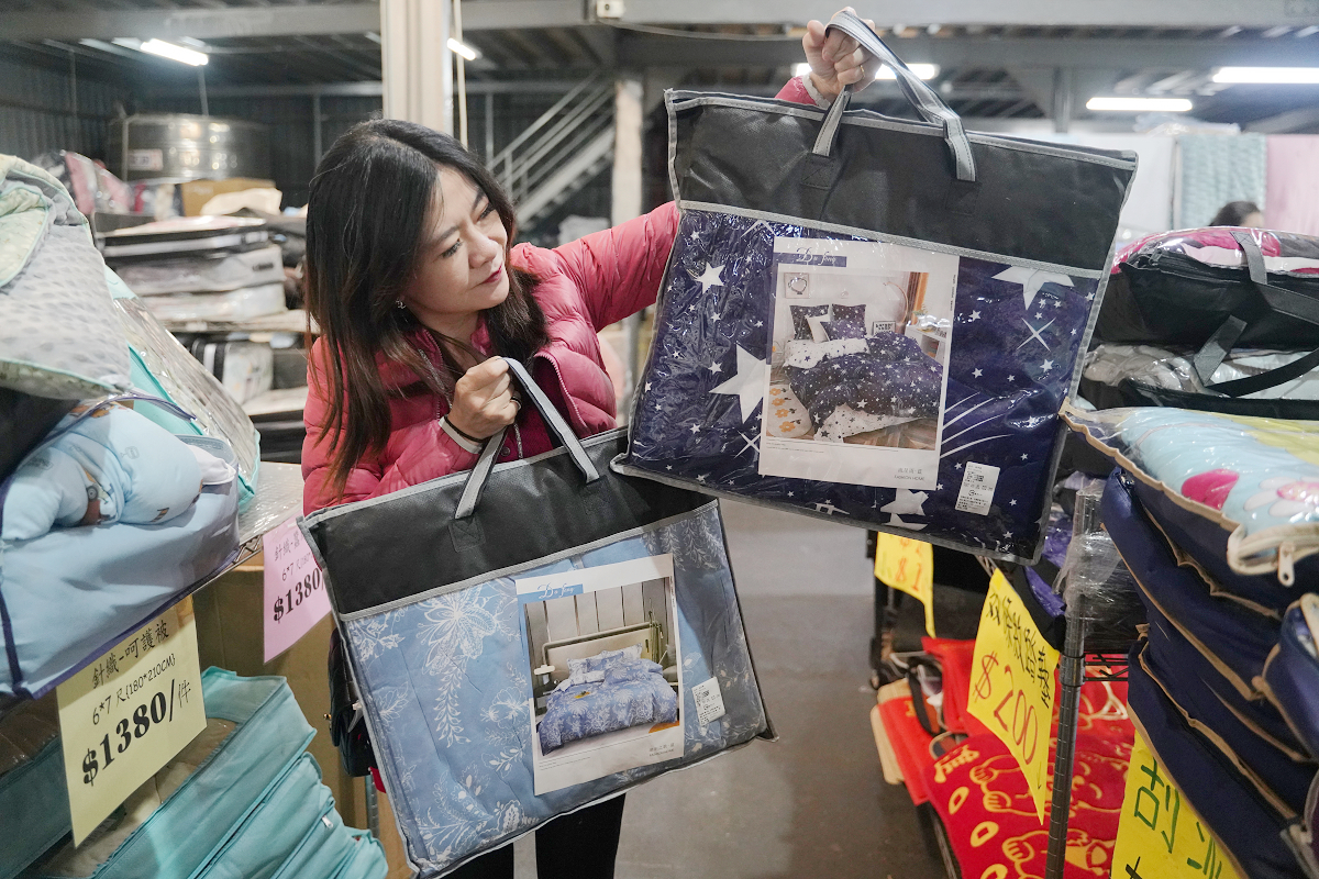 【宏海寢具年度廠拍特賣會】北台灣最大寢具特賣 價格全面下殺一件不留 石墨烯羊毛被/天然乳膠枕排隊價只要399元