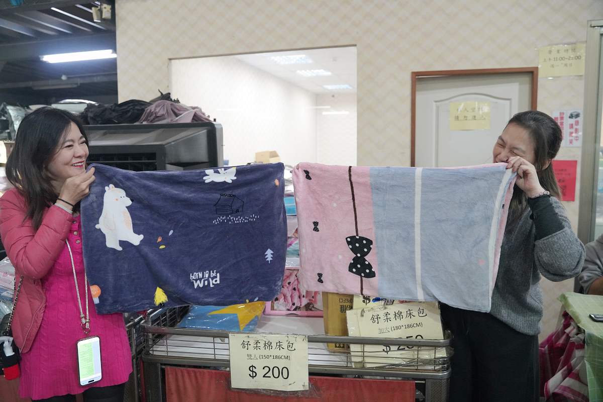 【宏海寢具年度廠拍特賣會】北台灣最大寢具特賣 價格全面下殺一件不留 石墨烯羊毛被/天然乳膠枕排隊價只要399元