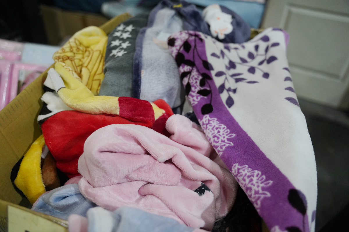 【宏海寢具年度廠拍特賣會】北台灣最大寢具特賣 價格全面下殺一件不留 石墨烯羊毛被/天然乳膠枕排隊價只要399元