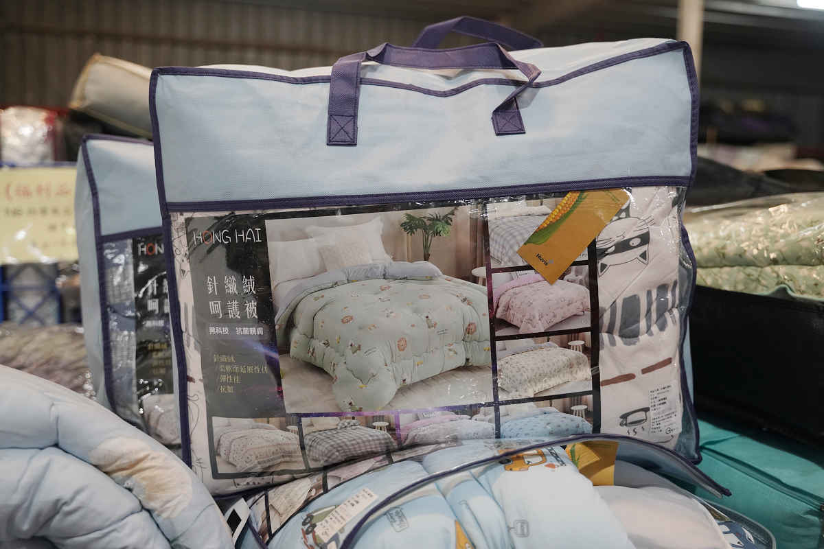 【宏海寢具年度廠拍特賣會】北台灣最大寢具特賣 價格全面下殺一件不留 石墨烯羊毛被/天然乳膠枕排隊價只要399元