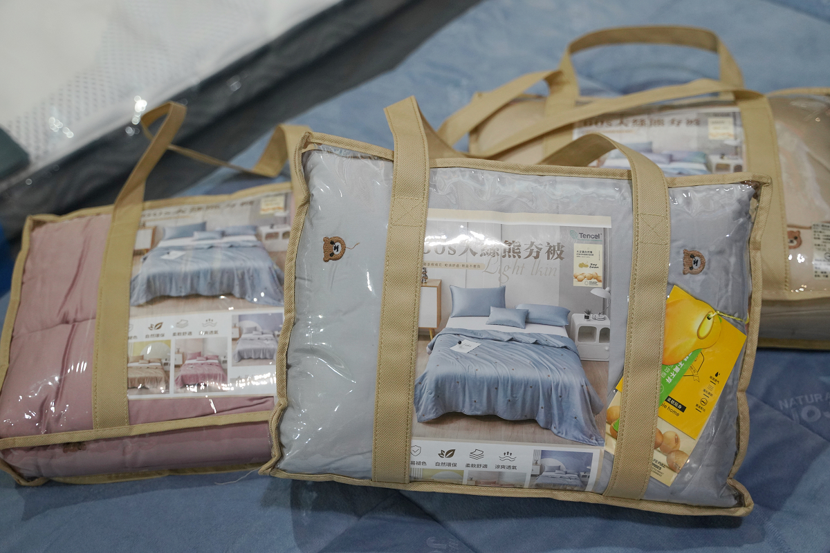 【宏海寢具年度廠拍特賣會】北台灣最大寢具特賣 價格全面下殺一件不留 石墨烯羊毛被/天然乳膠枕排隊價只要399元