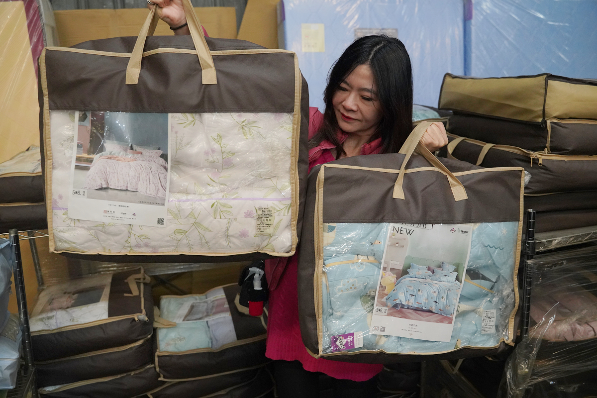 【宏海寢具年度廠拍特賣會】北台灣最大寢具特賣 價格全面下殺一件不留 石墨烯羊毛被/天然乳膠枕排隊價只要399元