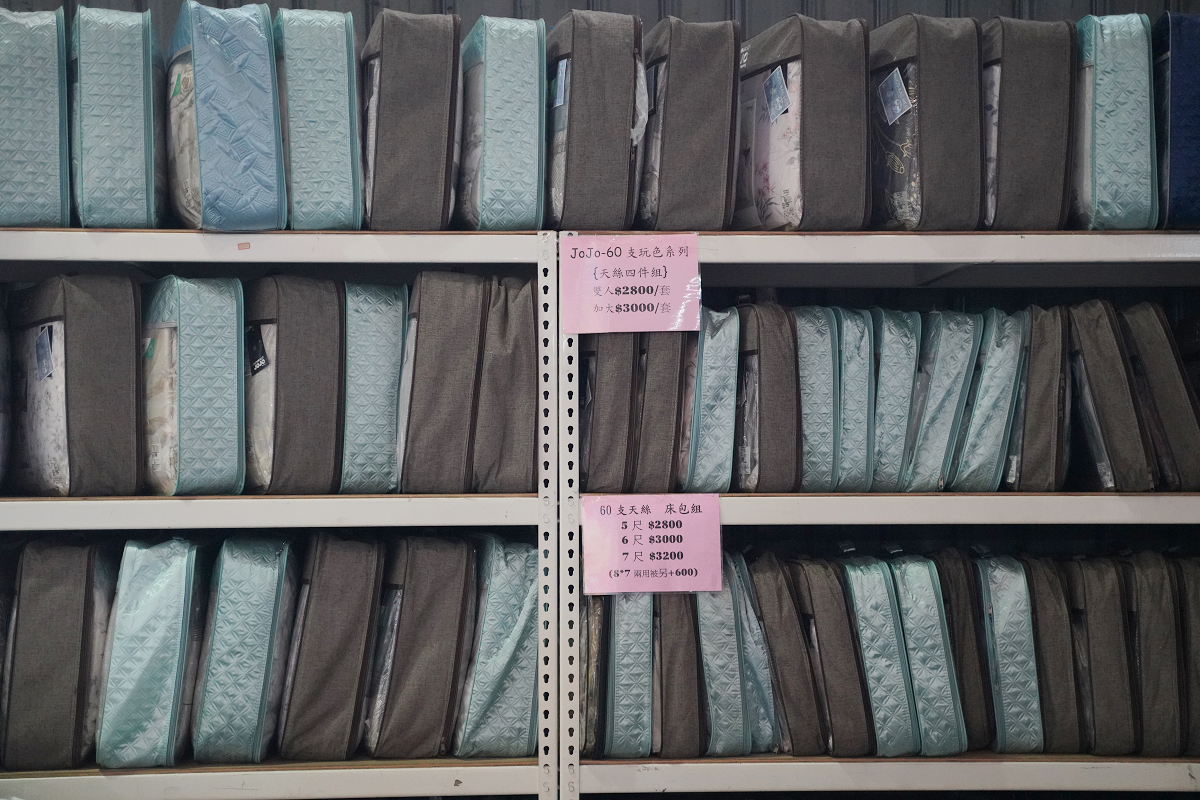 【宏海寢具年度廠拍特賣會】北台灣最大寢具特賣 價格全面下殺一件不留 石墨烯羊毛被/天然乳膠枕排隊價只要399元