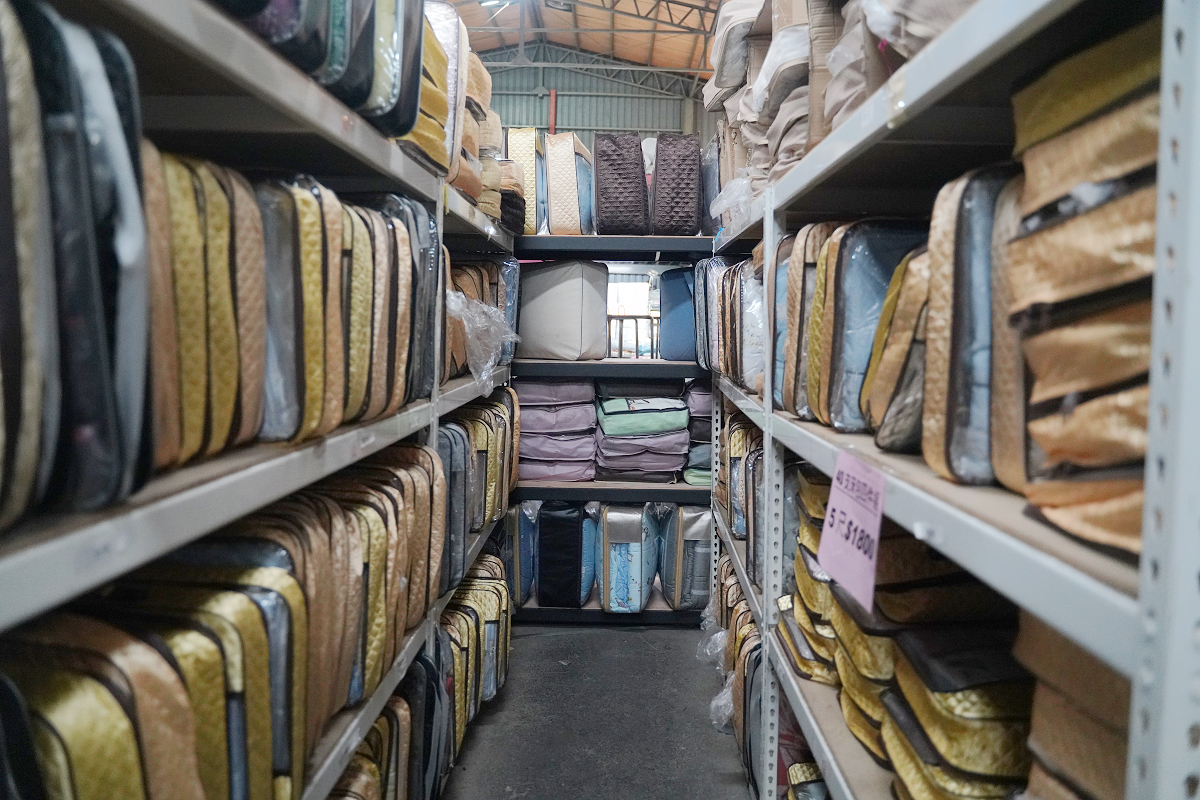 【宏海寢具年度廠拍特賣會】北台灣最大寢具特賣 價格全面下殺一件不留 石墨烯羊毛被/天然乳膠枕排隊價只要399元