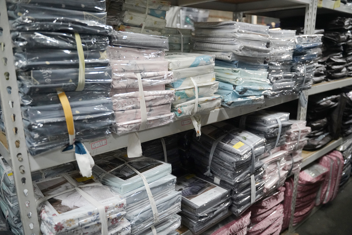 【宏海寢具年度廠拍特賣會】北台灣最大寢具特賣 價格全面下殺一件不留 石墨烯羊毛被/天然乳膠枕排隊價只要399元