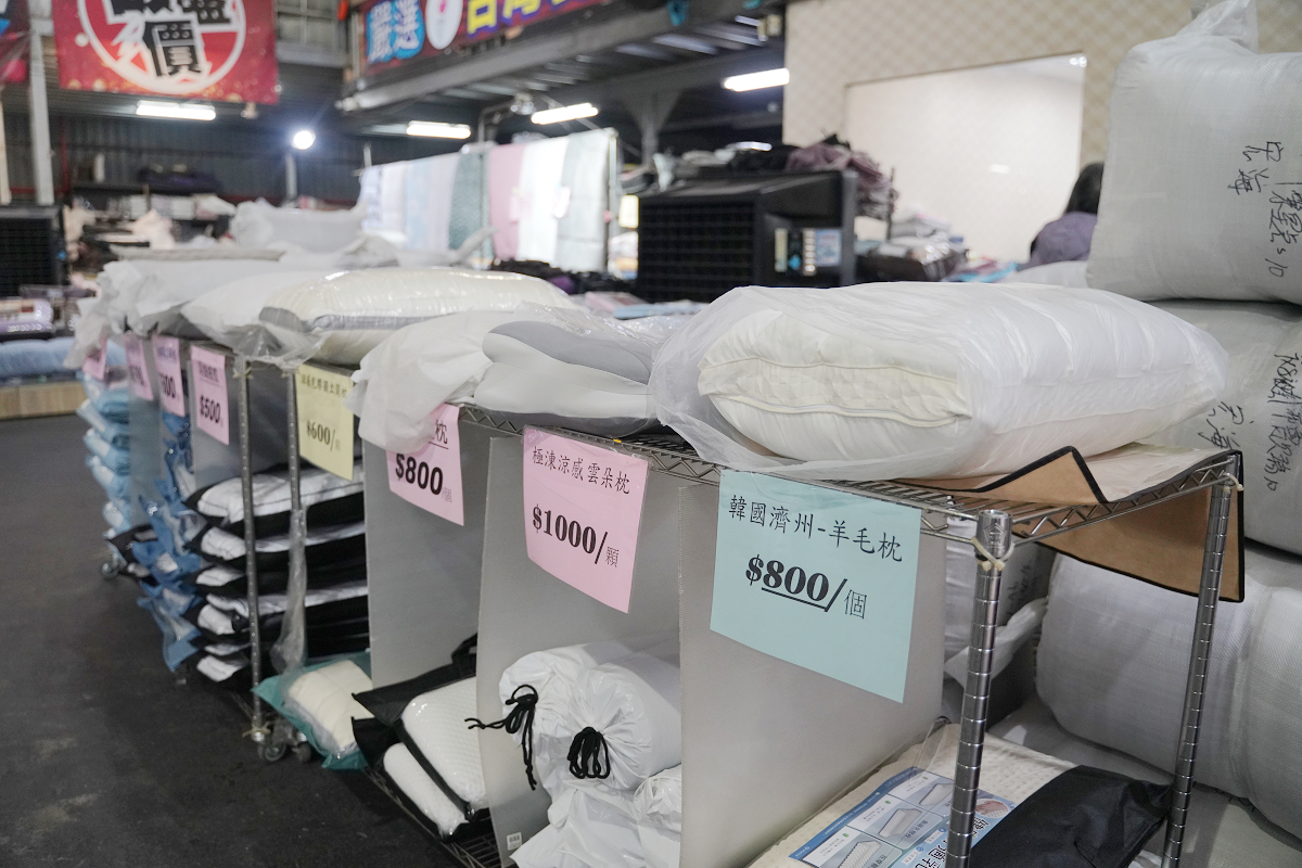 【宏海寢具年度廠拍特賣會】北台灣最大寢具特賣 價格全面下殺一件不留 石墨烯羊毛被/天然乳膠枕排隊價只要399元