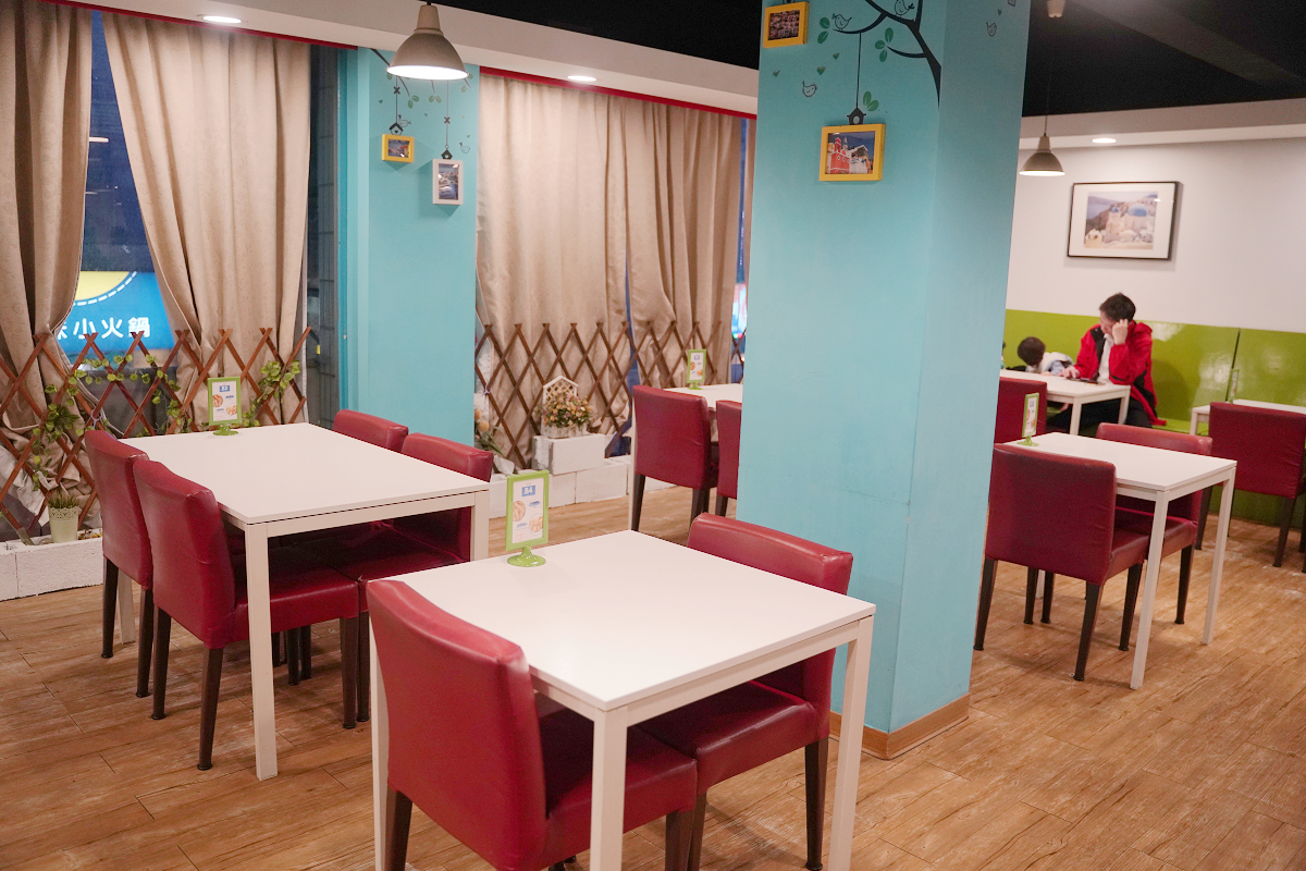 【小米義式廚房】中原平價義大利麵推薦 玉米濃湯汽水機喝到飽 好吃大推奶油培根/青醬香腸義麵