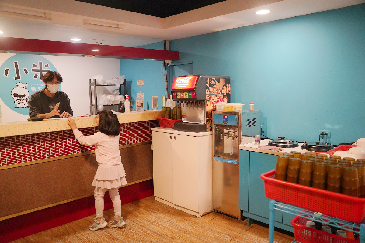 【小米義式廚房】中原平價義大利麵推薦 玉米濃湯汽水機喝到飽 好吃大推奶油培根/青醬香腸義麵