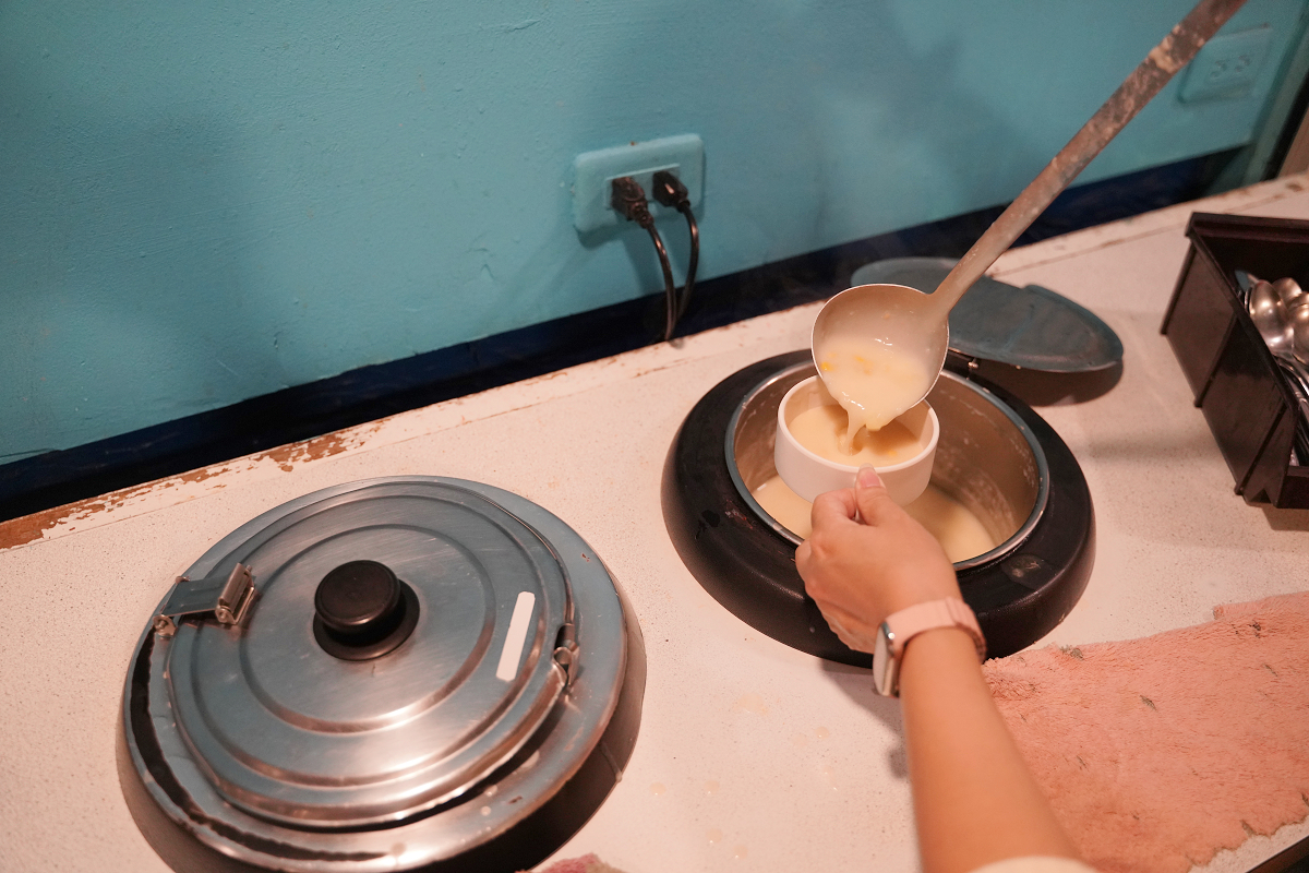 【小米義式廚房】中原平價義大利麵推薦 玉米濃湯汽水機喝到飽 好吃大推奶油培根/青醬香腸義麵