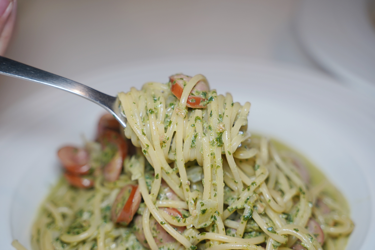 【小米義式廚房】中原平價義大利麵推薦 玉米濃湯汽水機喝到飽 好吃大推奶油培根/青醬香腸義麵