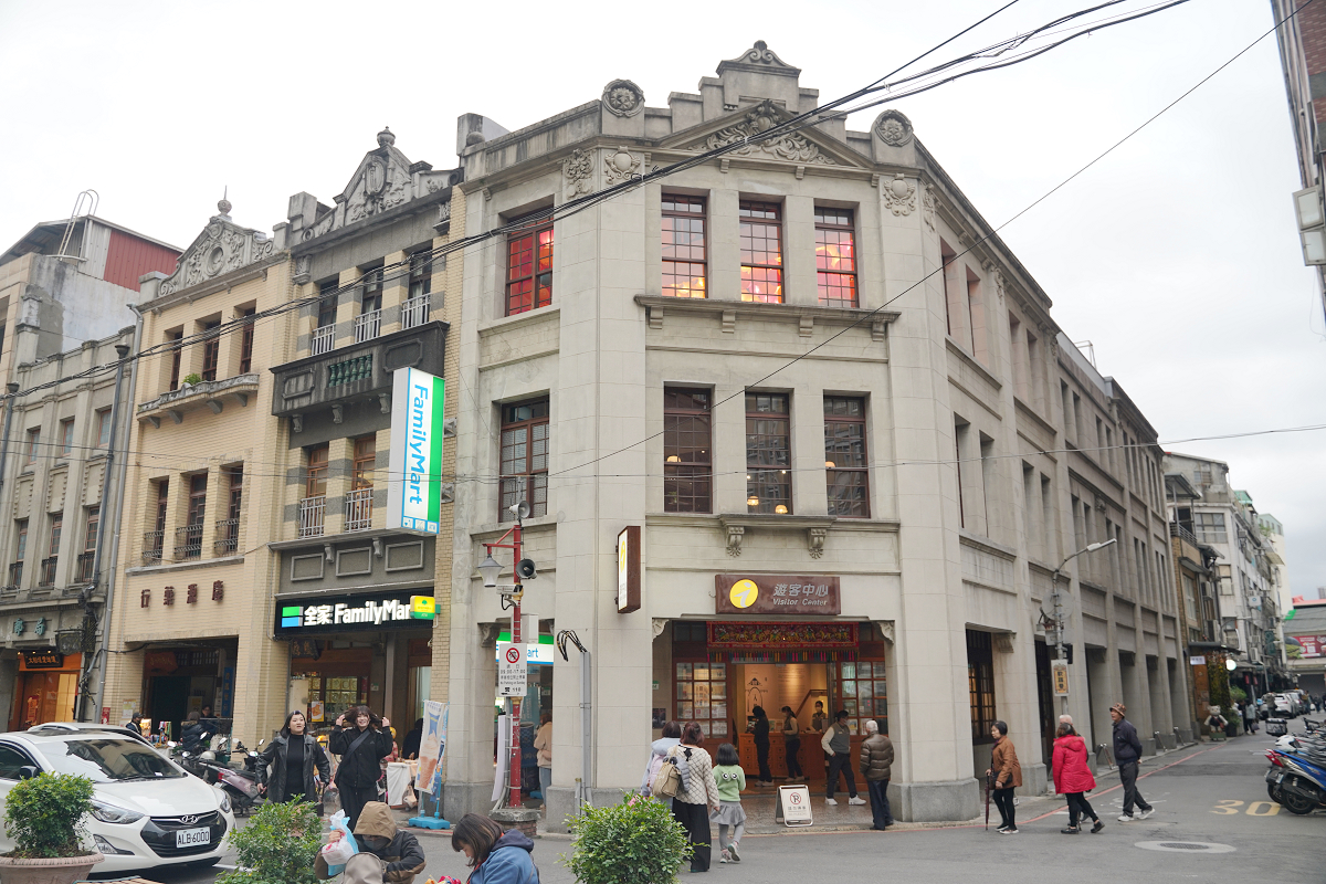 【大稻埕遊客中心】免費復古服飾換裝體驗 客安中藥行/春生喫茶店/稻江公學校/永樂燈苑網美景點