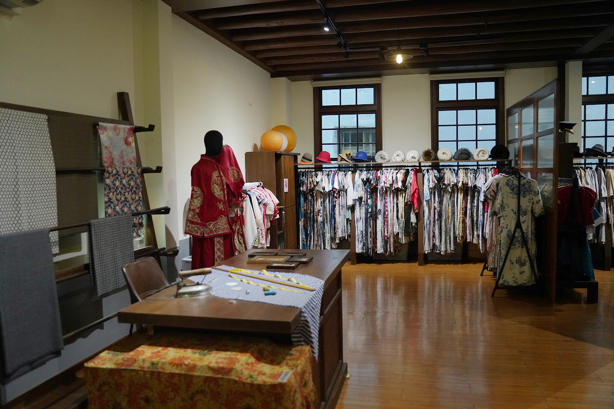 【大稻埕遊客中心】免費復古服飾換裝體驗 客安中藥行/春生喫茶店/稻江公學校/永樂燈苑網美景點