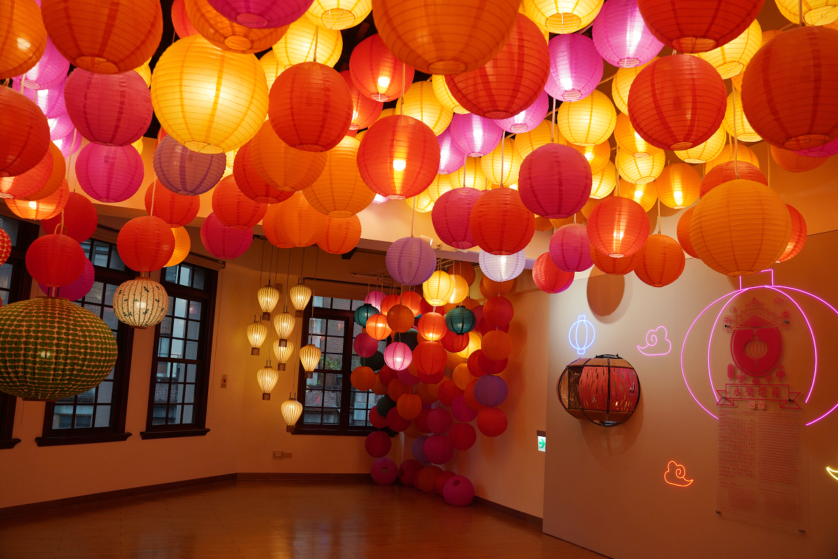 【大稻埕遊客中心】免費復古服飾換裝體驗 客安中藥行/春生喫茶店/稻江公學校/永樂燈苑網美景點