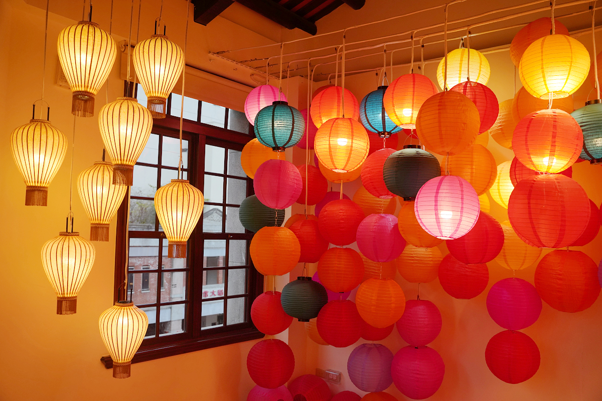 【大稻埕遊客中心】免費復古服飾換裝體驗 客安中藥行/春生喫茶店/稻江公學校/永樂燈苑網美景點