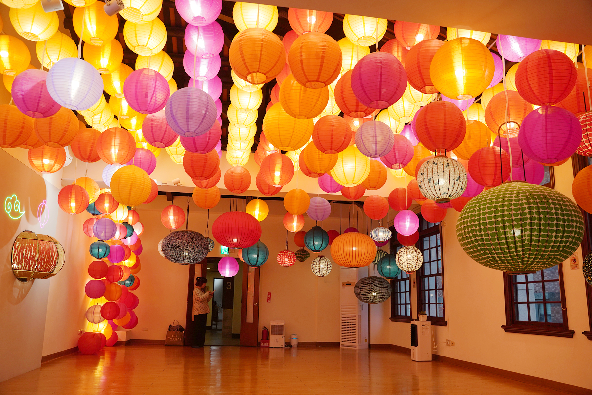 【大稻埕遊客中心】免費復古服飾換裝體驗 客安中藥行/春生喫茶店/稻江公學校/永樂燈苑網美景點