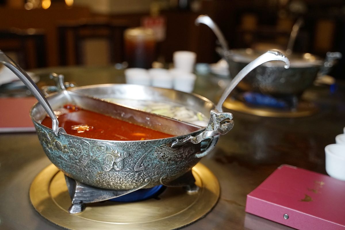 【板橋麻辣鍋推薦】美味必點特香麻辣+東北酸菜鴛鴦鍋 古韻典雅中國風裝潢 華川宴板橋直營店 - 第9張圖