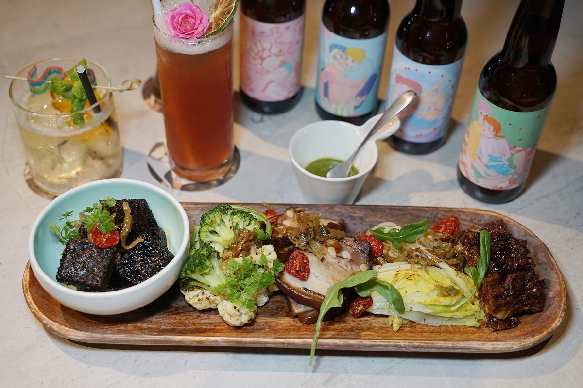 【台北東區約會餐廳推薦】全台第一間情趣用品主題餐酒館 美味必點法式滷味拼盤 房間餐酒 The Room Bistro - 第24張圖