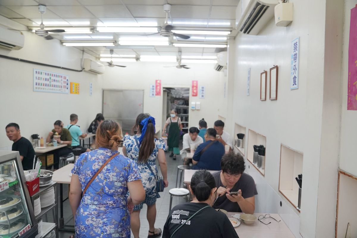 【郭家雞肉飯】嘉義文化路夜市小吃推薦 GOOGLE評論8300則 招牌雞肉飯加半熟荷包蛋 - 第2張圖