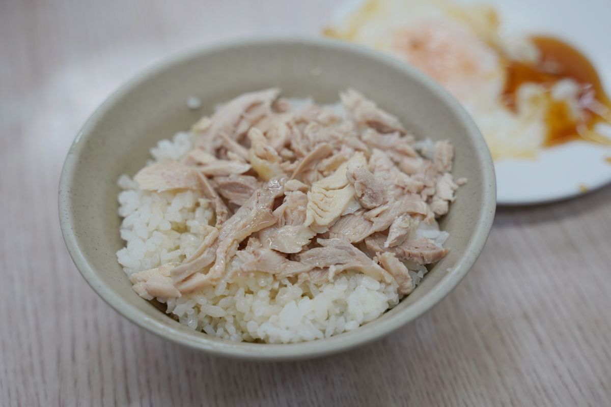 【郭家雞肉飯】嘉義文化路夜市小吃推薦 GOOGLE評論8300則 招牌雞肉飯加半熟荷包蛋 - 第4張圖