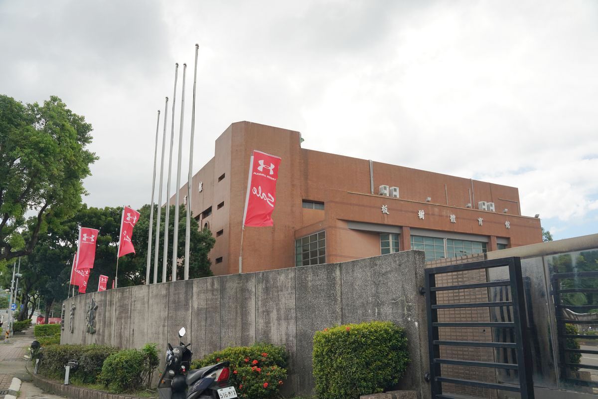 【UNDER ARMOUR全台巡迴原廠出清板橋場】總公司原廠下殺特賣只有19天 最低21折比門市還便宜 - 第1張圖