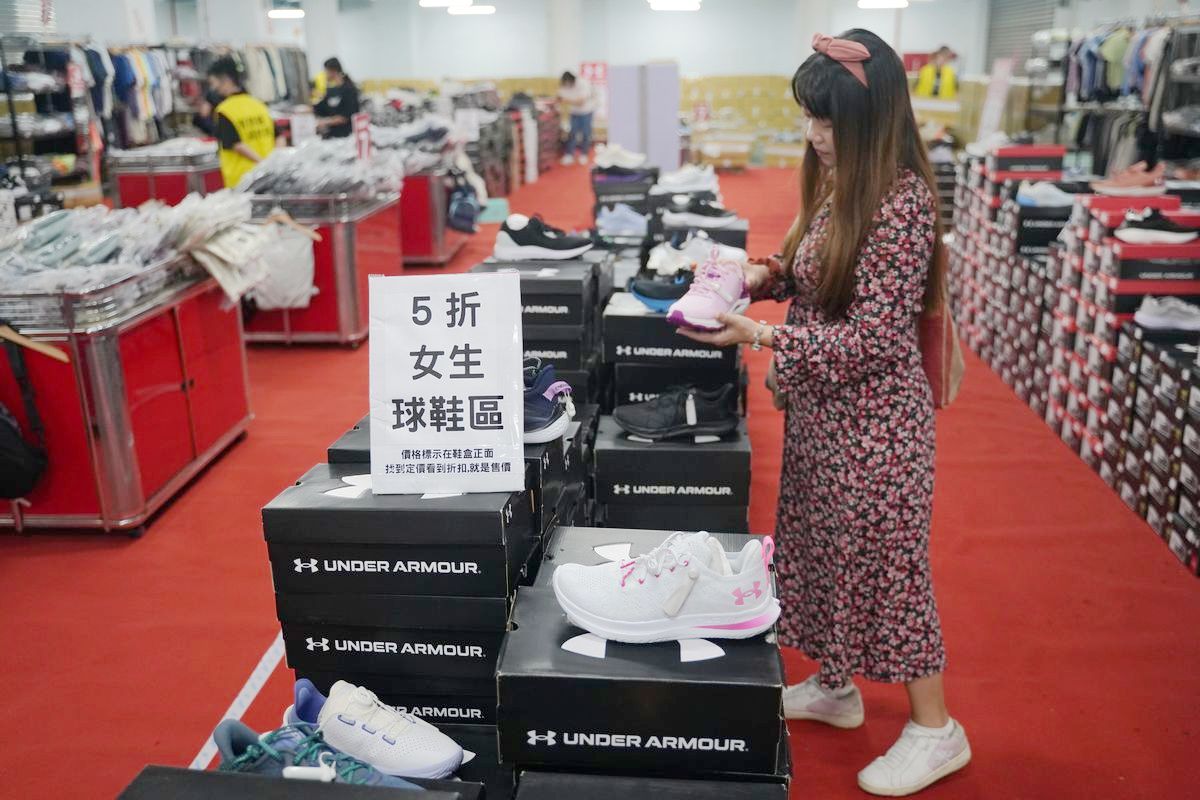 【UNDER ARMOUR全台巡迴原廠出清板橋場】總公司原廠下殺特賣只有19天 最低21折比門市還便宜 - 第25張圖