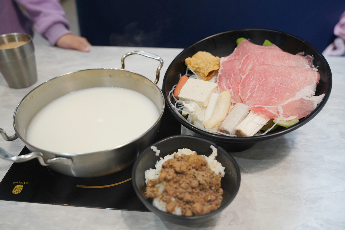 【錸一鍋佰元時尚鍋物中北分店】中原大學小火鍋推薦 滷肉飯/王子麵/剉冰/甜點/冰淇淋吃到飽