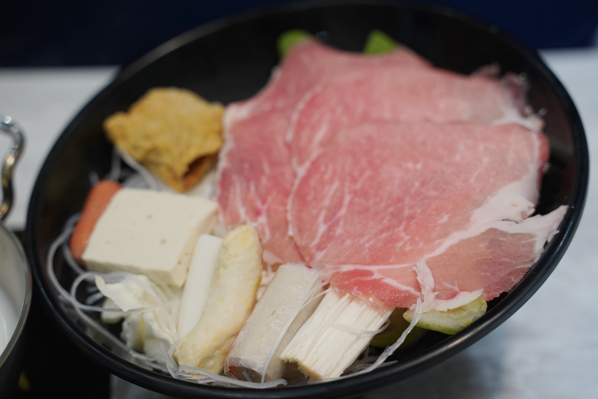 【錸一鍋佰元時尚鍋物中北分店】中原大學小火鍋推薦 滷肉飯/王子麵/剉冰/甜點/冰淇淋吃到飽