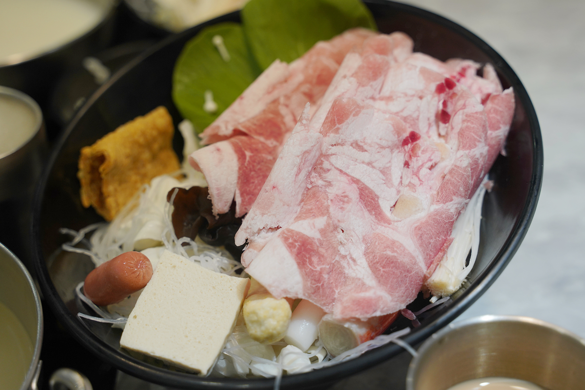 【錸一鍋佰元時尚鍋物中北分店】中原大學小火鍋推薦 滷肉飯/王子麵/剉冰/甜點/冰淇淋吃到飽