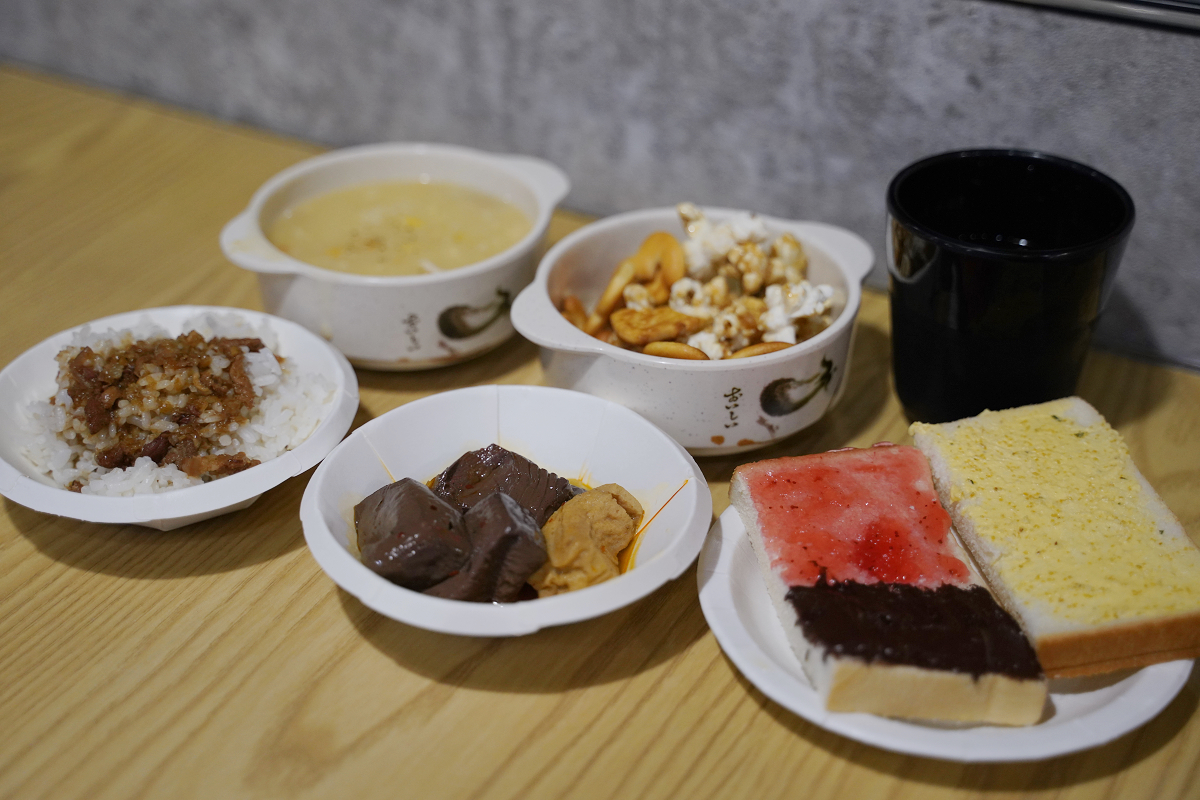 【親愛的牛排】內壢牛排館推薦 豐富自助吧吃到飽 爆米花/滷肉飯/烤吐司/麻辣鴨血無限量供應 - 第11張圖 【親愛的牛排】內壢牛排館推薦 豐富自助吧吃到飽 爆米花/滷肉飯/烤吐司/麻辣鴨血無限量供應