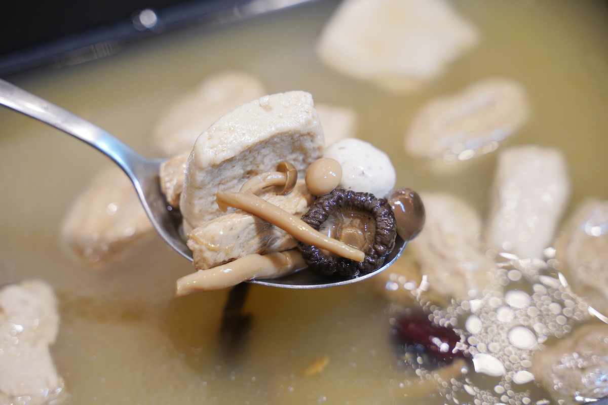 【十二月有料火鍋】全素十二香麻辣鍋/十二鮮蕈菇鍋 全素配方居家必備隨時享用 真材實料主廚醬 - 第2張圖 【十二月有料火鍋】全素十二香麻辣鍋/十二鮮蕈菇鍋 全素配方居家必備隨時享用 真材實料主廚醬