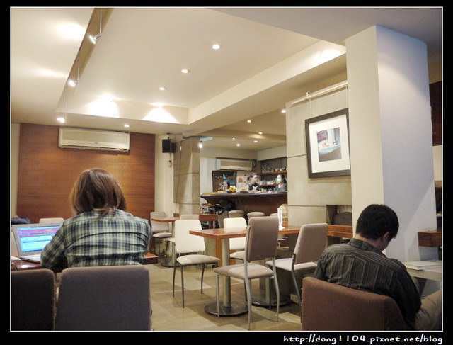 台北。師大。貓咪咖啡店。極簡咖啡館