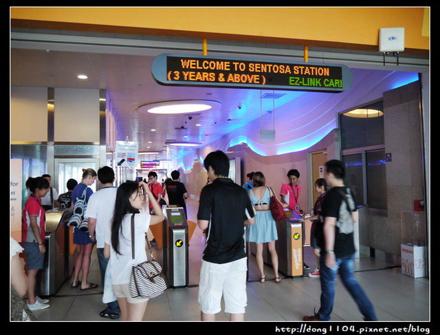 新加坡。聖陶沙捷運站。海灘捷運站