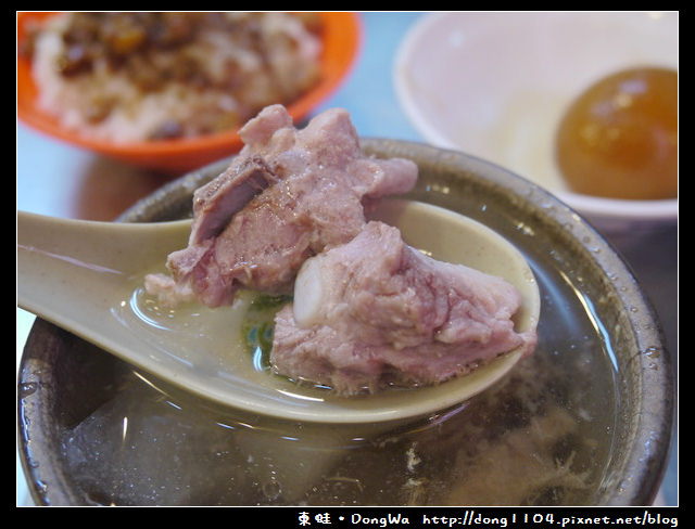台北。萬華夜市。沛對原汁排骨湯。魯肉飯