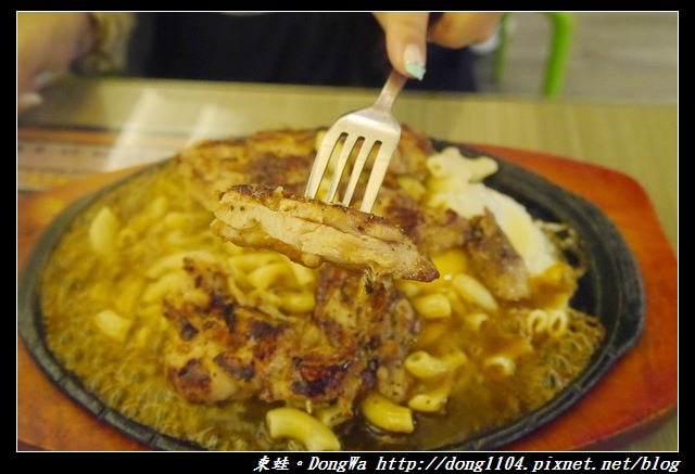 【中壢食記】中壢觀光夜市牛排|爆漿餐包|知名多平價牛排館